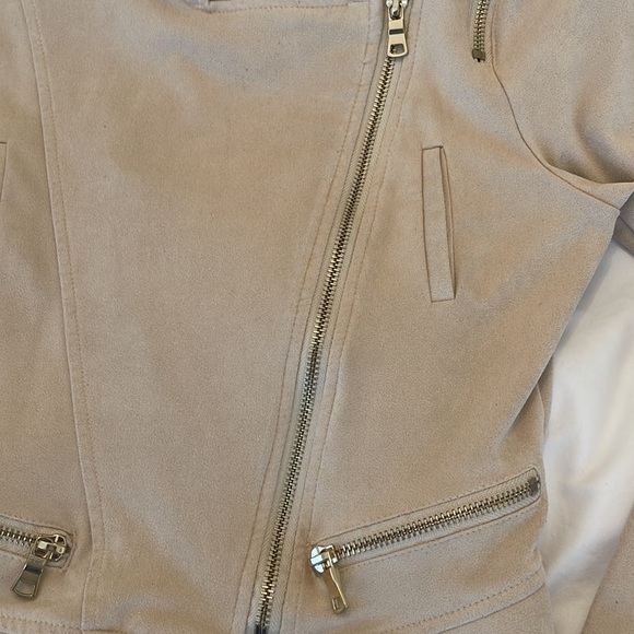 Tan Jacket With Gold Accents - Picture 4 of 6